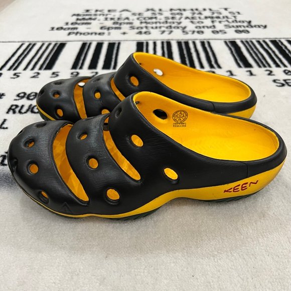 KEEN Men\'s Yogui Black Yellow EVA Cushioning Anti-Odor Clog Sandal main image 4